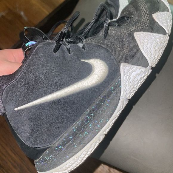 Nike Kyrie Irving Basketball Sneakers main image 5